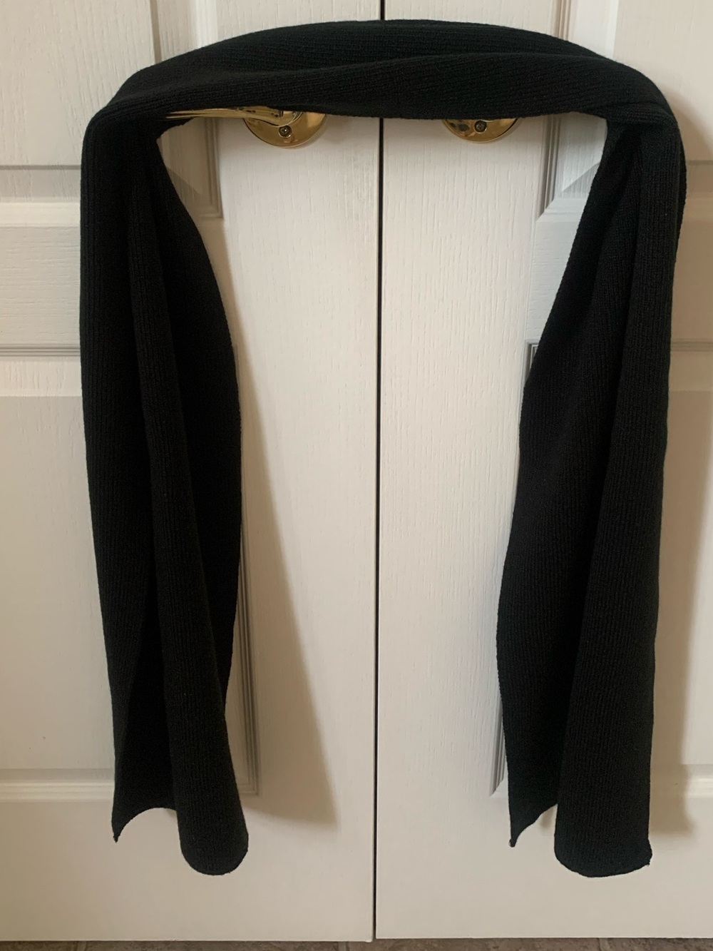 Men’s Black Knit Scarf - Classic Solid Black
Excellent preloved condition